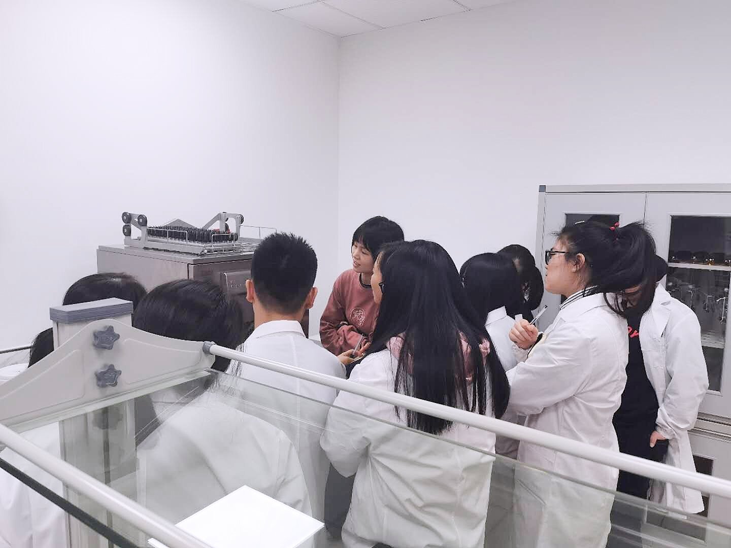 實(shí)驗(yàn)室洗瓶機(jī)，管家般的瓶皿清洗烘干解決方案